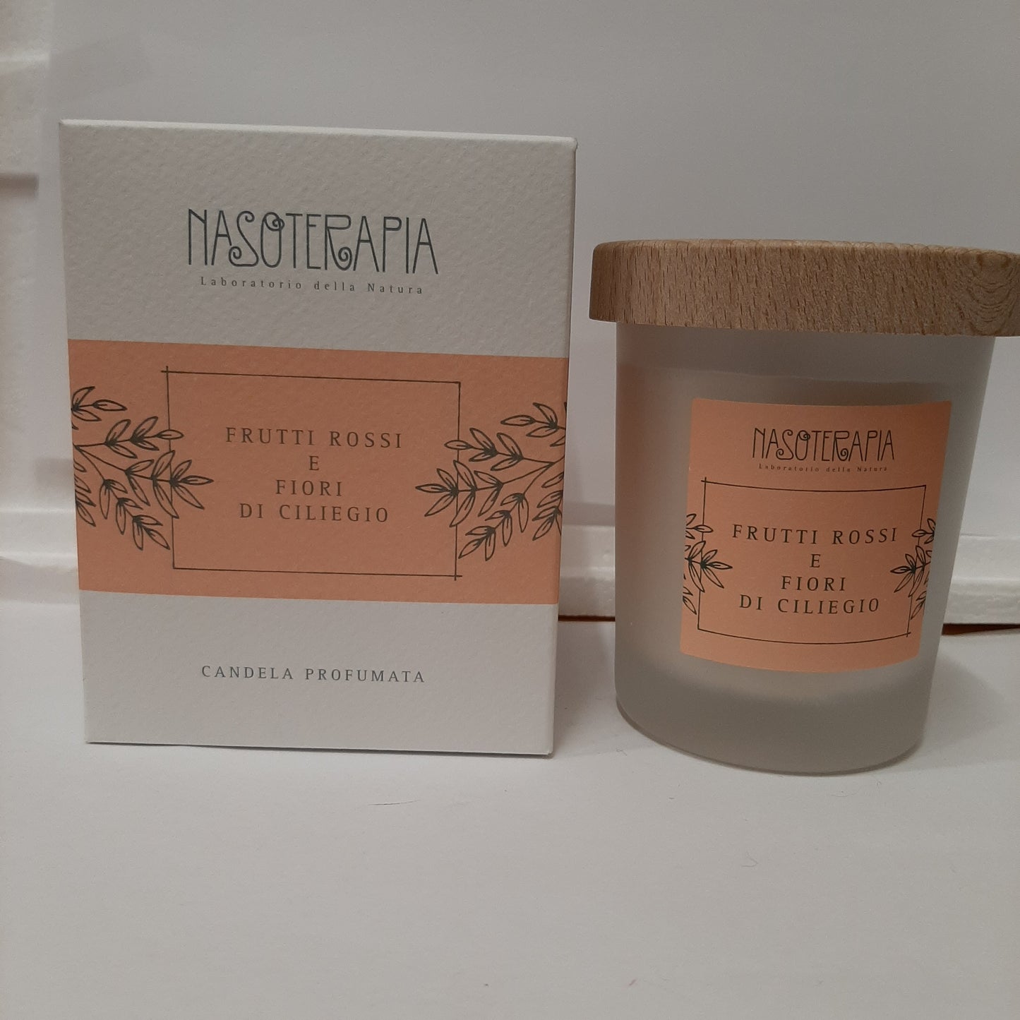 Scented candle based on vegetable wax produced in Italy 180g lasting 45/50 hours Red fruits and cherry blossoms Nasotherapy