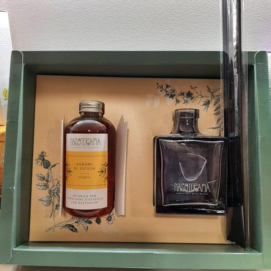 Confezione regalo profumatore per ambienti con bottiglia in vetro fragranza a scelta bastoncini in legno nero Nasoterapia