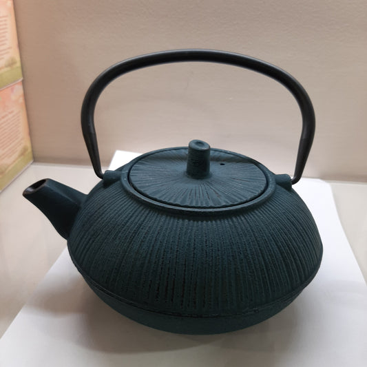 Blue cast iron teapot enamelled inside, 800ml capacity