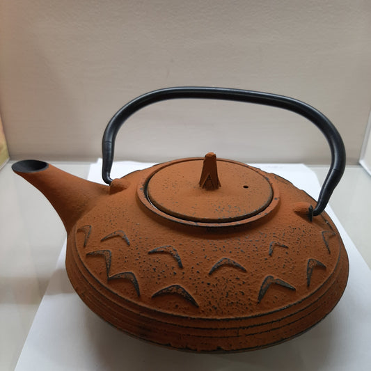 Orange cast iron teapot with enamelled interior, 0.800ml capacity