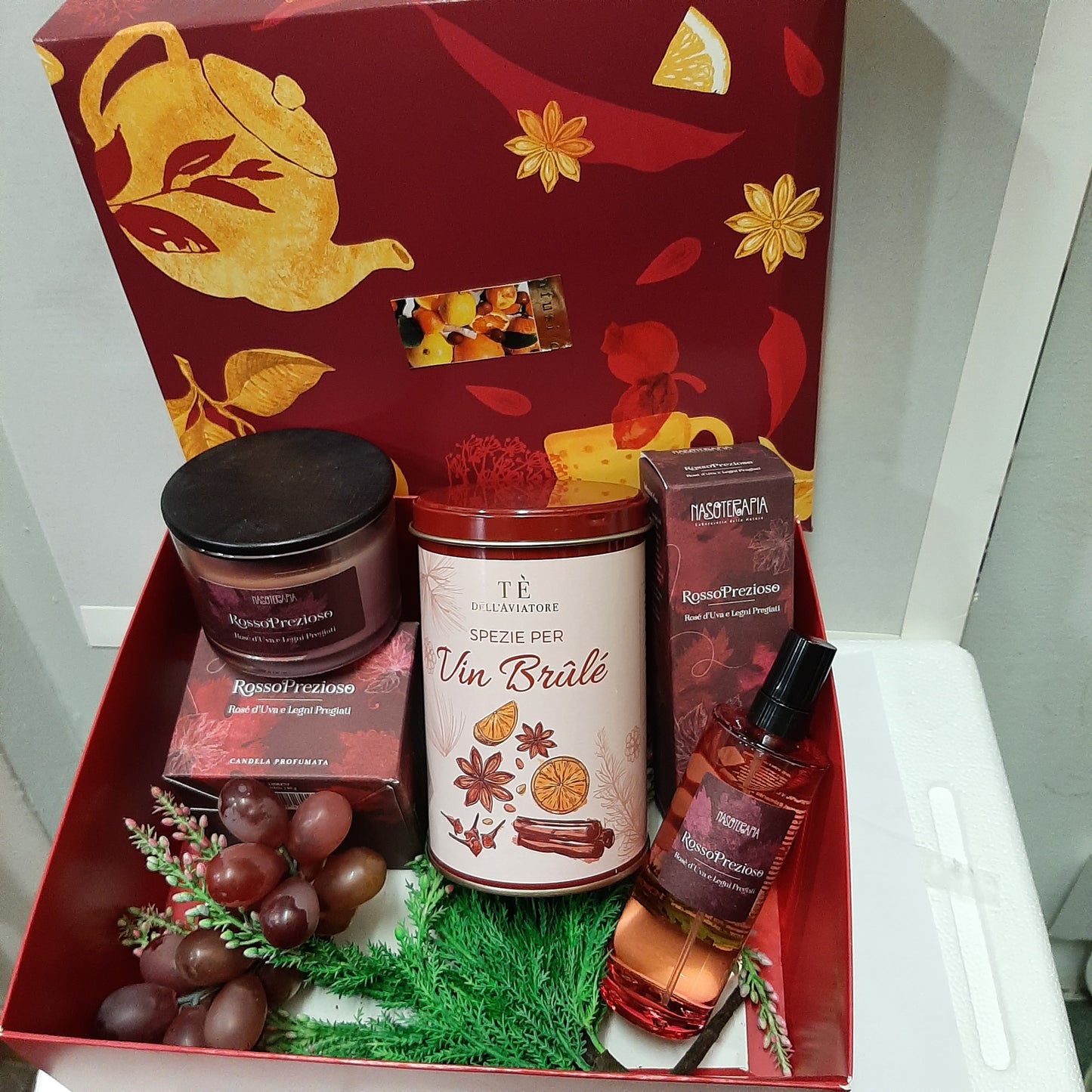 Box with scented vegetable wax candle produced in Italy precious red 140g precious red room spray 100ml jar of spices for mulled wine 100g expiry 05/08/26